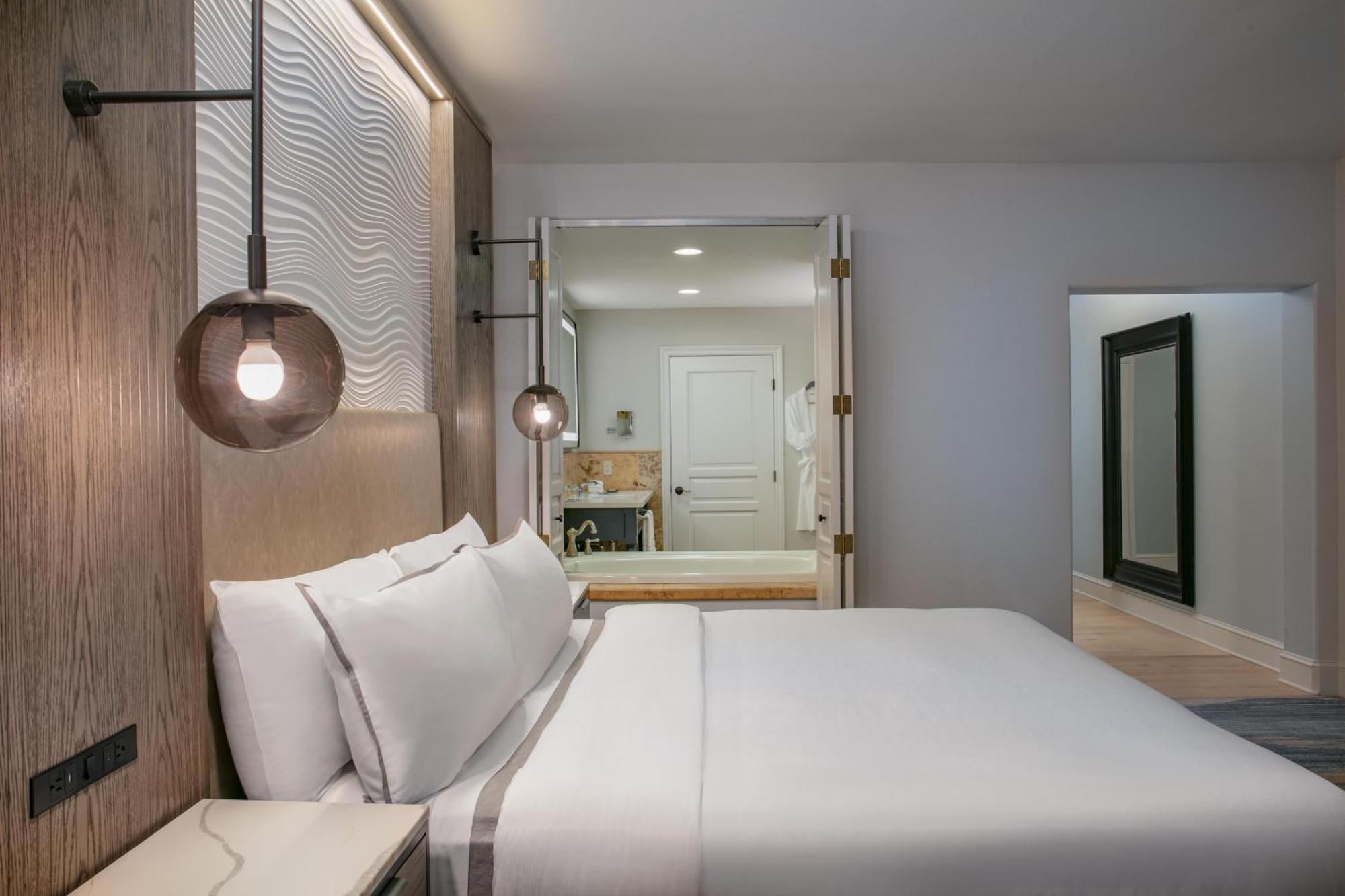 The Westin Riverfront & 4*