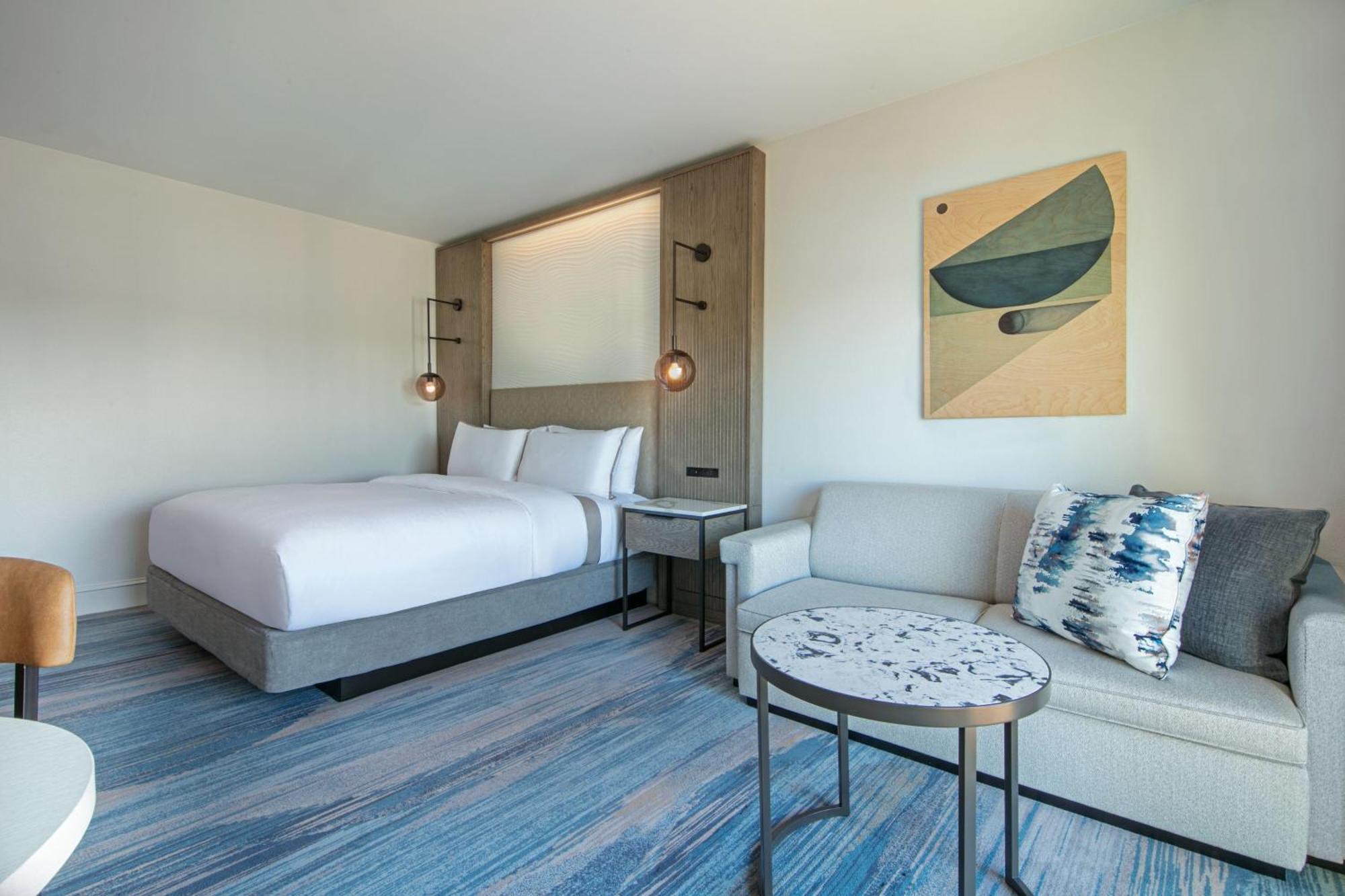 The Westin Riverfront & 4*