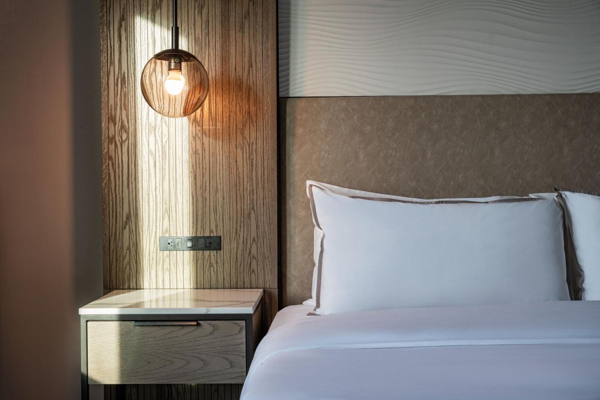 The Westin Riverfront & 4*